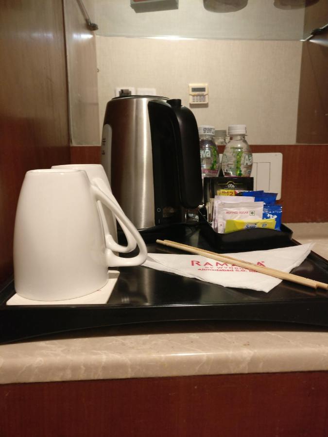 Ramada Ahmedabad Hotel Luaran gambar