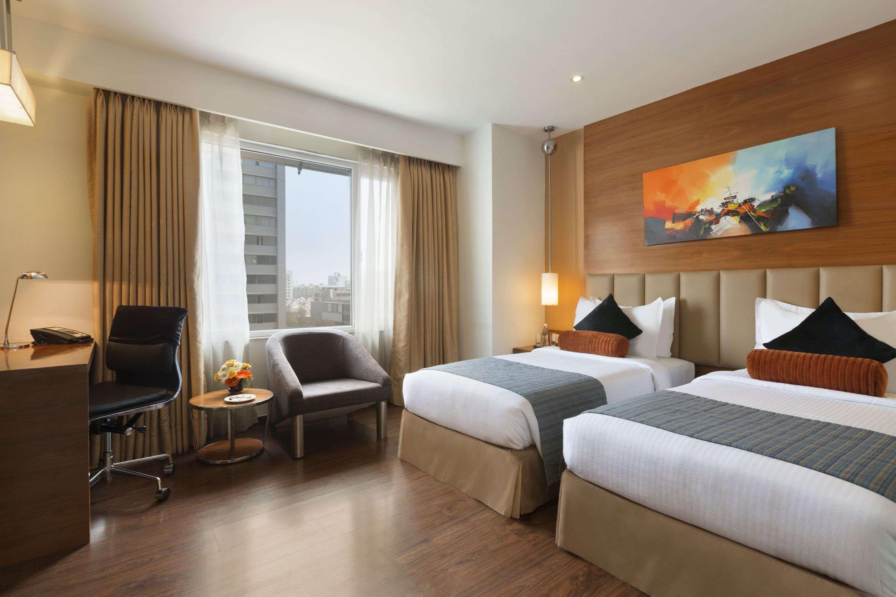 Ramada Ahmedabad Hotel Luaran gambar