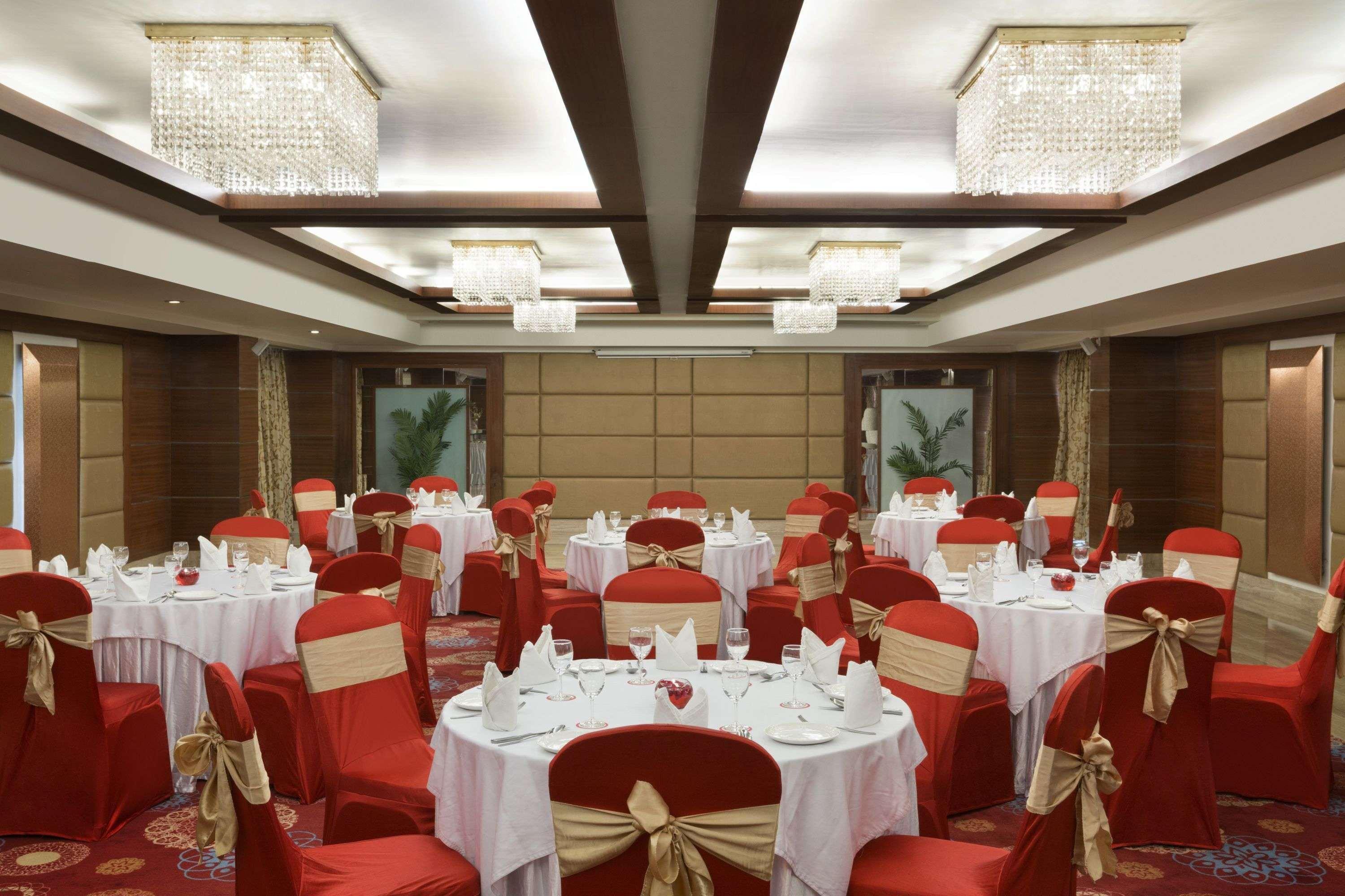 Ramada Ahmedabad Hotel Luaran gambar