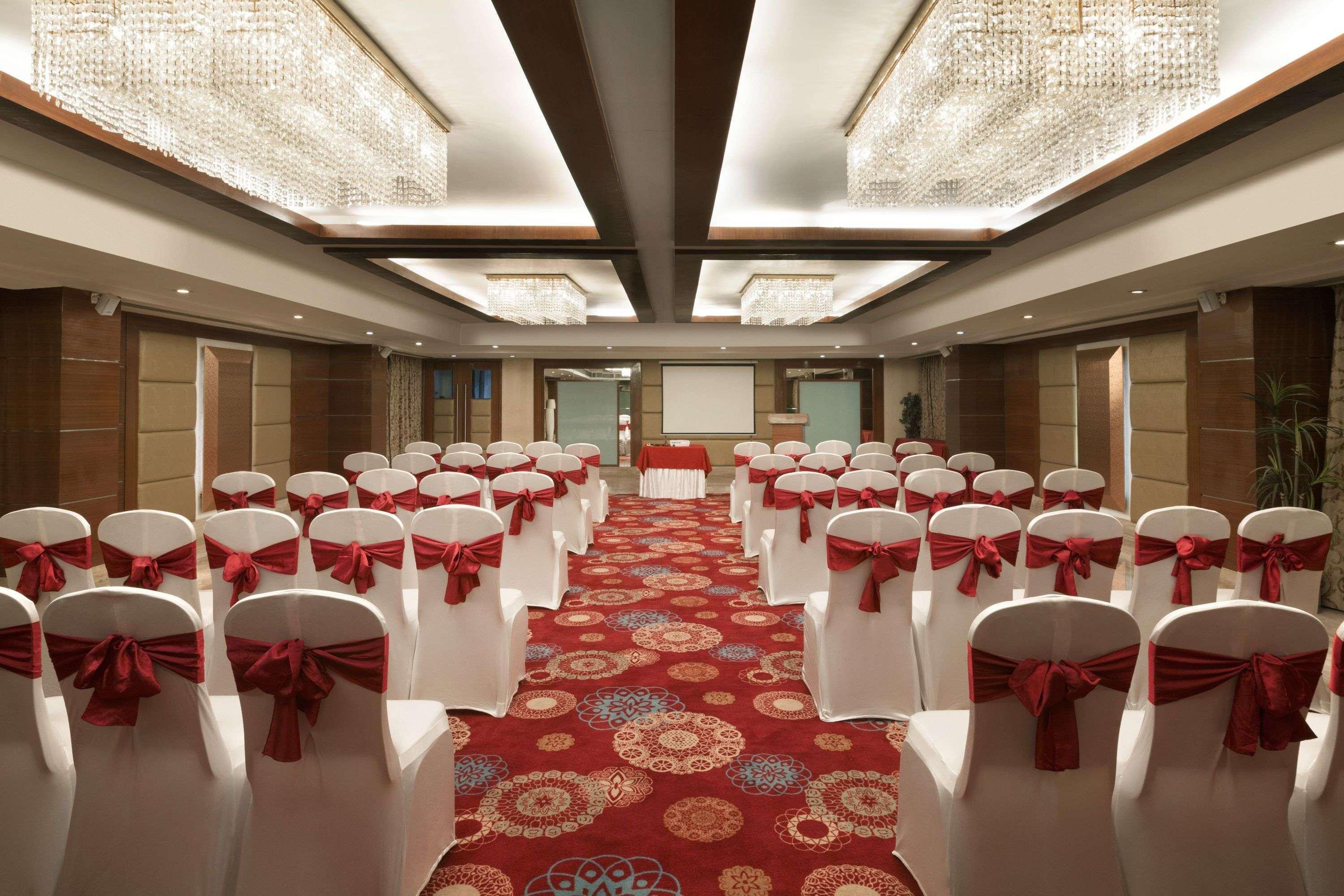 Ramada Ahmedabad Hotel Luaran gambar
