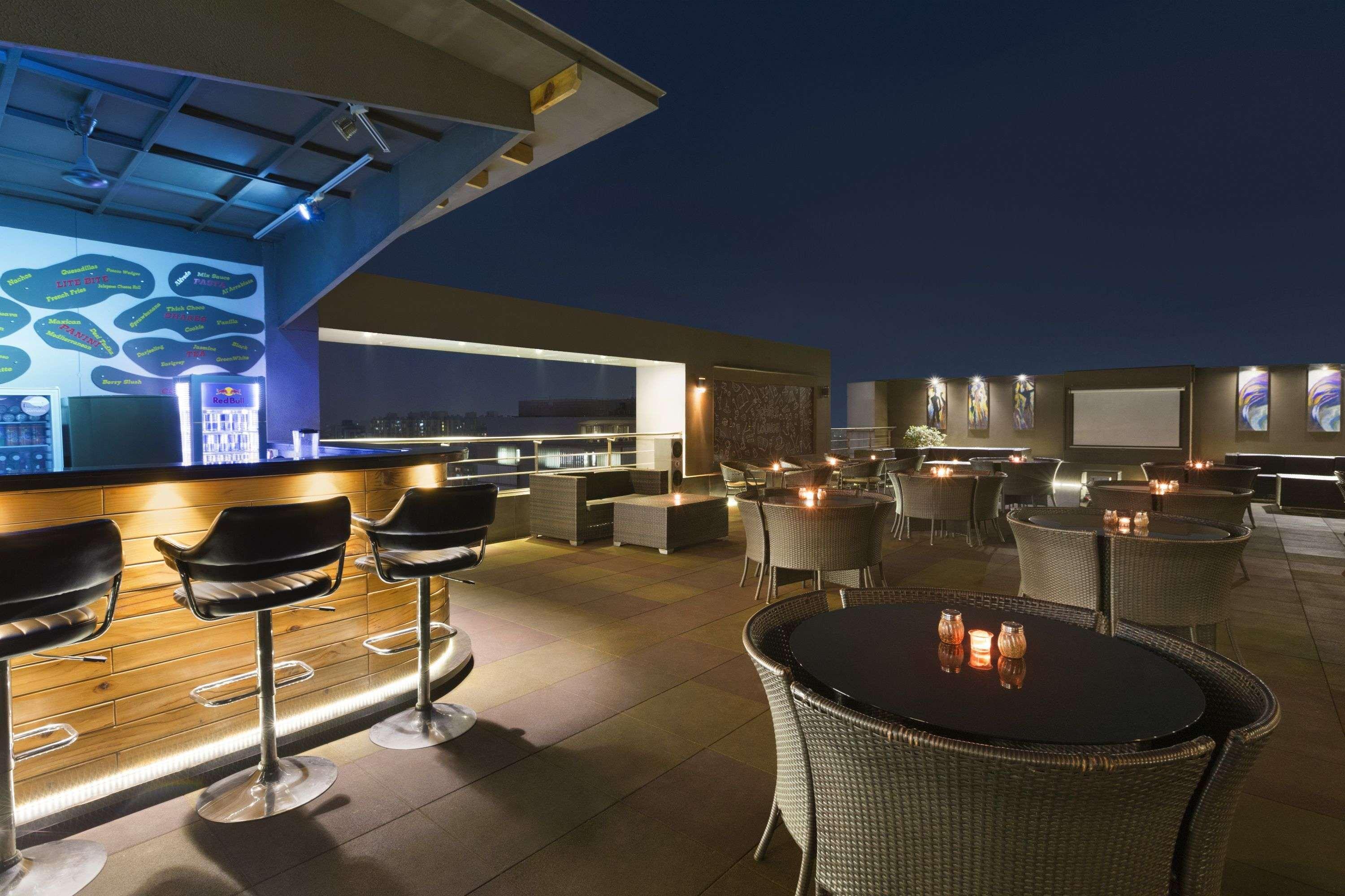 Ramada Ahmedabad Hotel Luaran gambar
