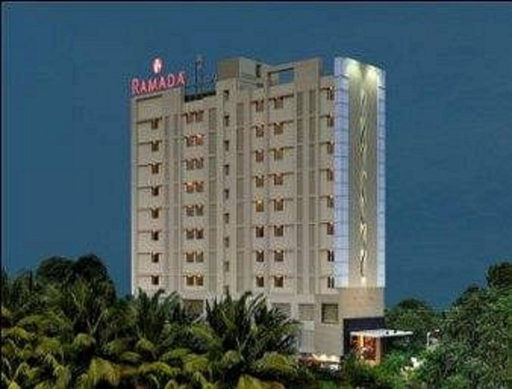 Ramada Ahmedabad Hotel Luaran gambar