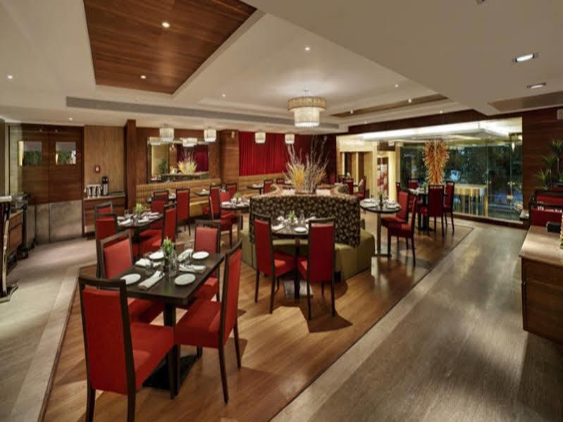 Ramada Ahmedabad Hotel Luaran gambar