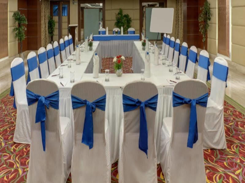 Ramada Ahmedabad Hotel Luaran gambar