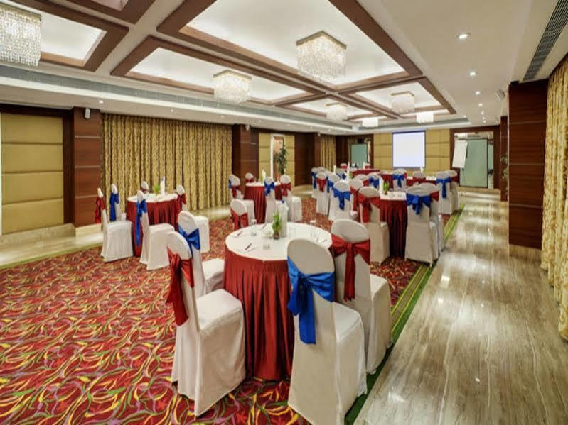 Ramada Ahmedabad Hotel Luaran gambar
