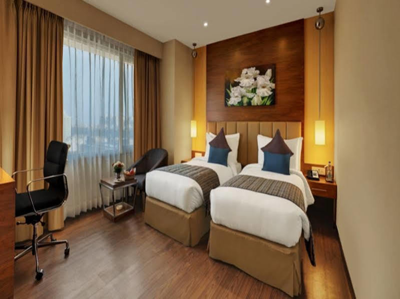 Ramada Ahmedabad Hotel Luaran gambar