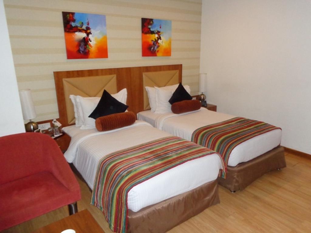 Ramada Ahmedabad Hotel Luaran gambar