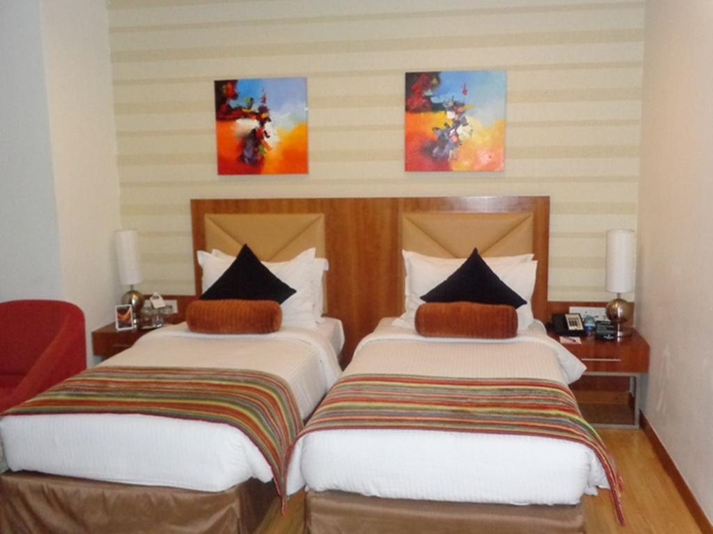 Ramada Ahmedabad Hotel Luaran gambar