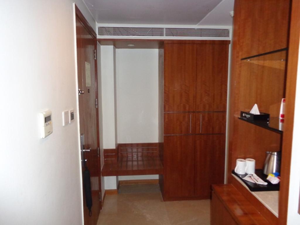 Ramada Ahmedabad Hotel Luaran gambar
