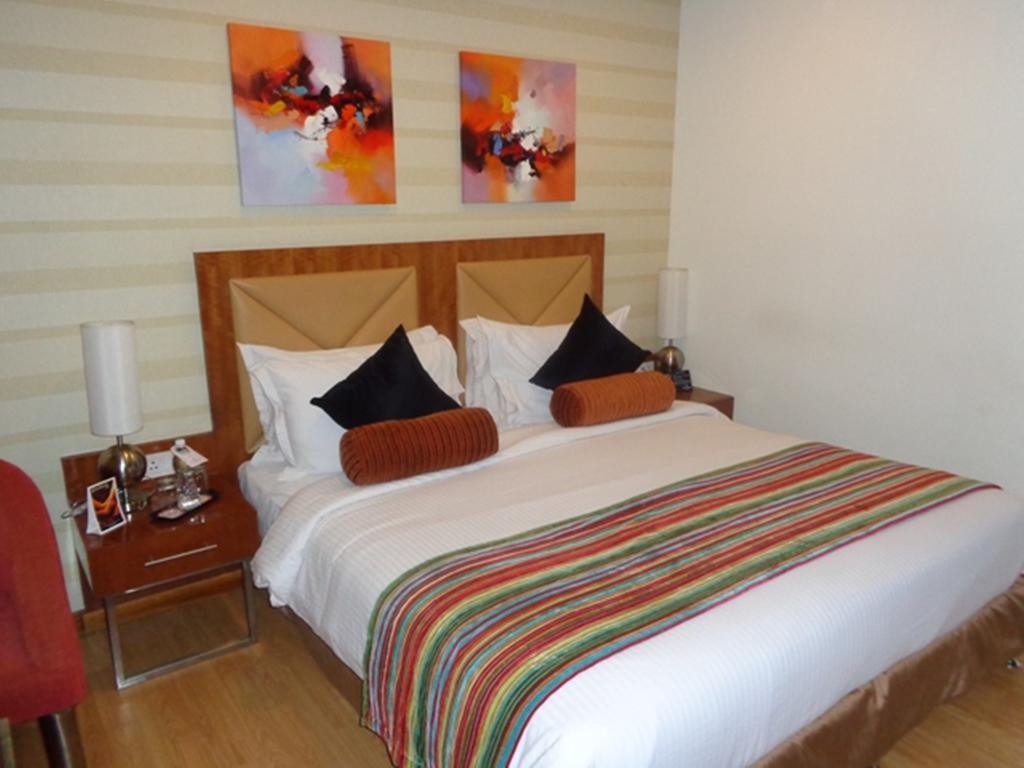 Ramada Ahmedabad Hotel Luaran gambar