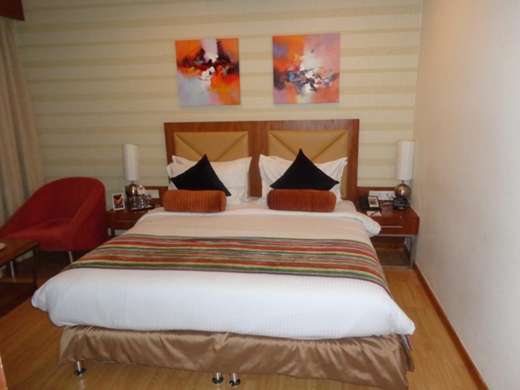 Ramada Ahmedabad Hotel Luaran gambar