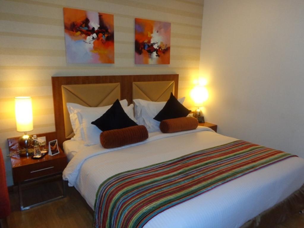 Ramada Ahmedabad Hotel Luaran gambar