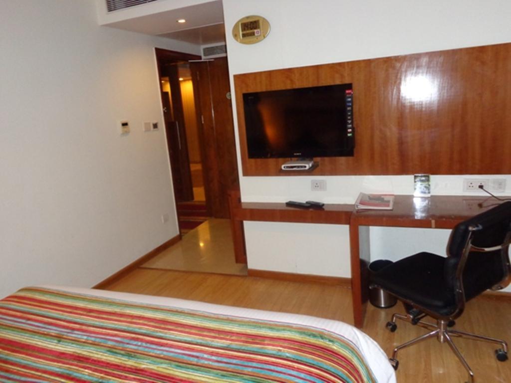 Ramada Ahmedabad Hotel Luaran gambar