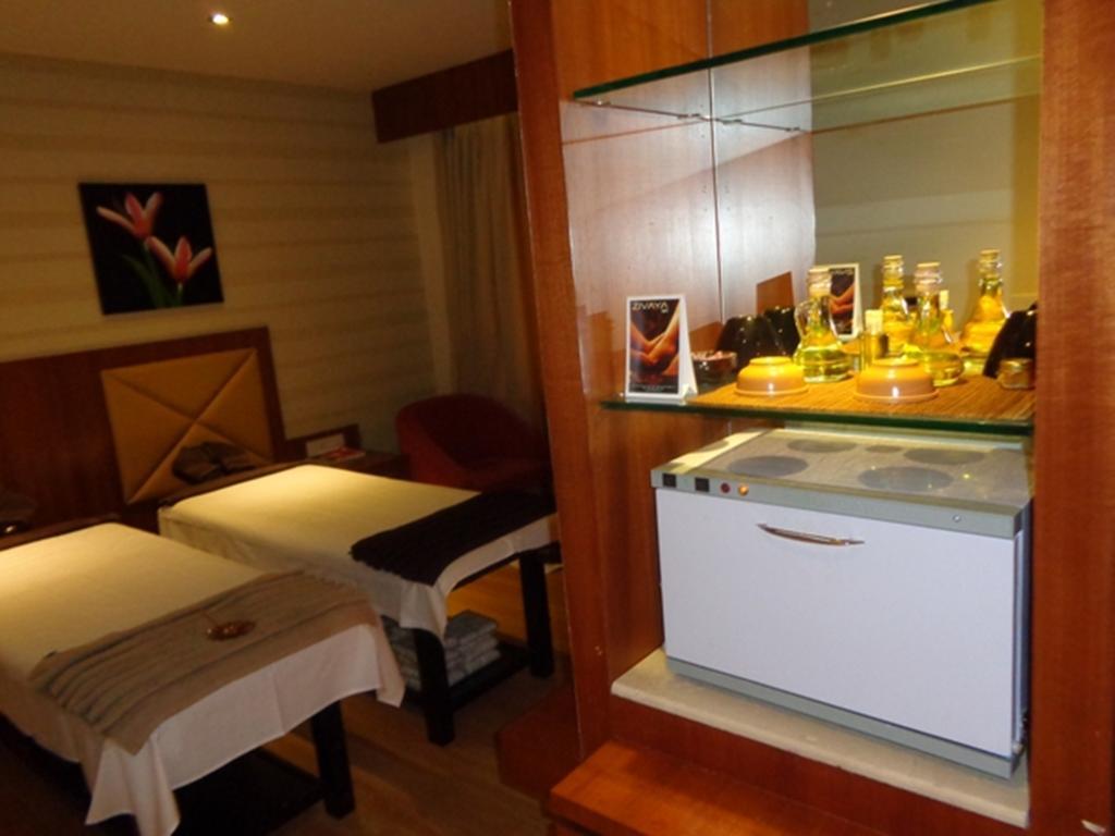 Ramada Ahmedabad Hotel Luaran gambar