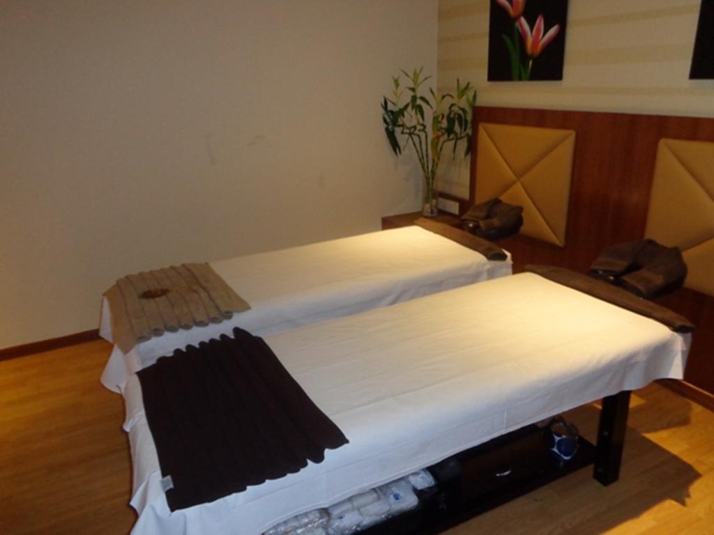 Ramada Ahmedabad Hotel Luaran gambar