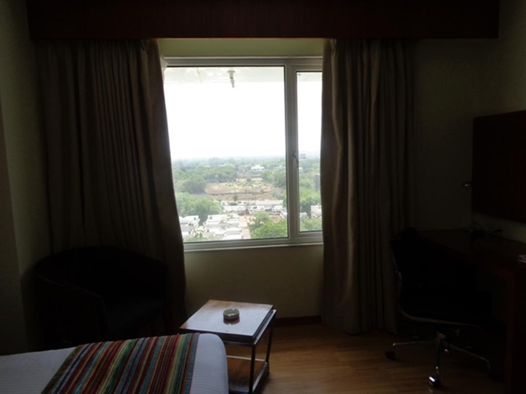Ramada Ahmedabad Hotel Luaran gambar