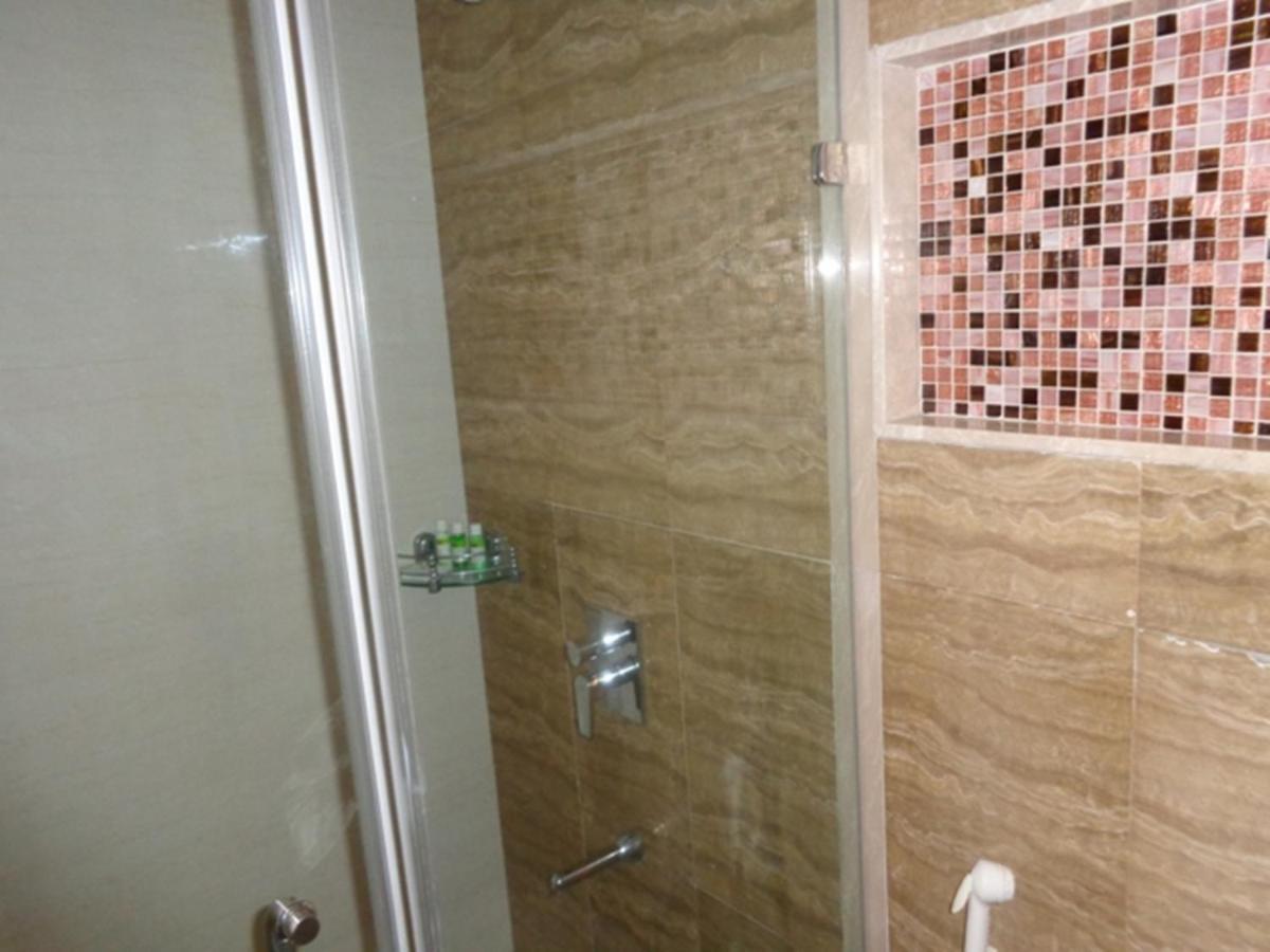 Ramada Ahmedabad Hotel Luaran gambar