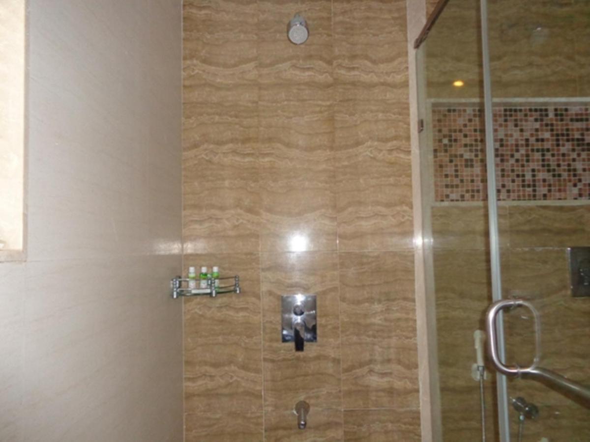 Ramada Ahmedabad Hotel Luaran gambar